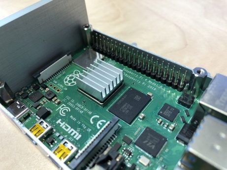 Aluminium heatsink mounted on CPU of Raspberry Pi 4